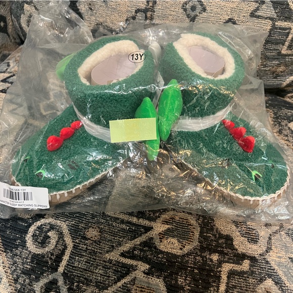 Dragon Critter Slippers by Hanna Andersson - 13Y - Picture 2 of 4